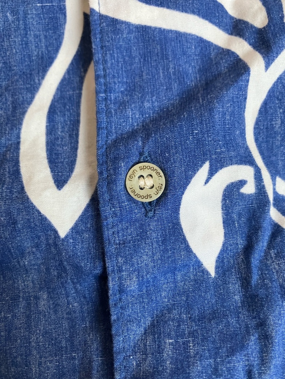 Alfred Shaheen and Reyn Spooner Blue and White Floral Camp Shirt - Picture 10 of 11